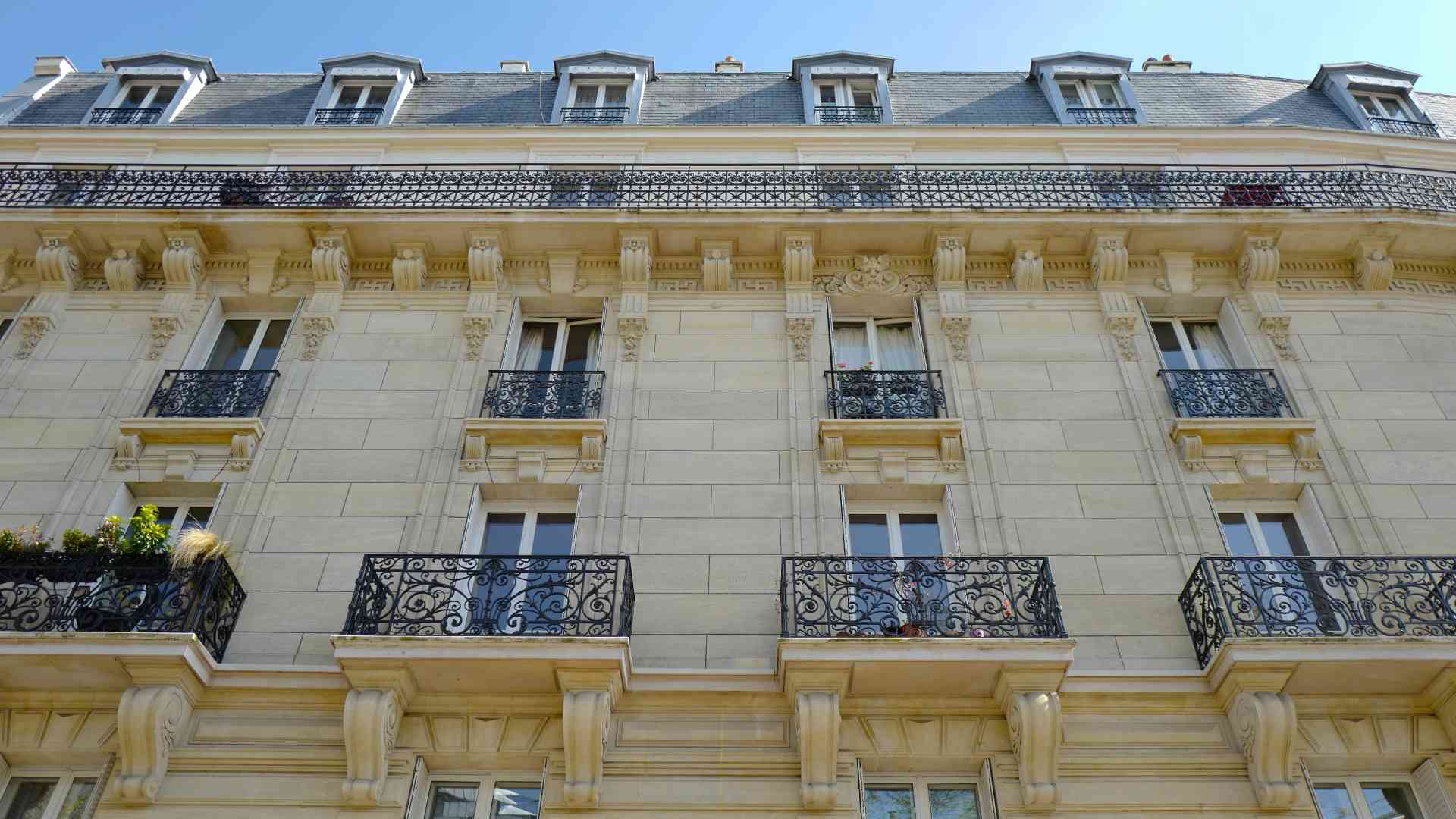 Agence M Com Marseille La Facade Provencale Marseille Ravalement Facade Isolation Exterieure Facade Haussmanien Ville 2