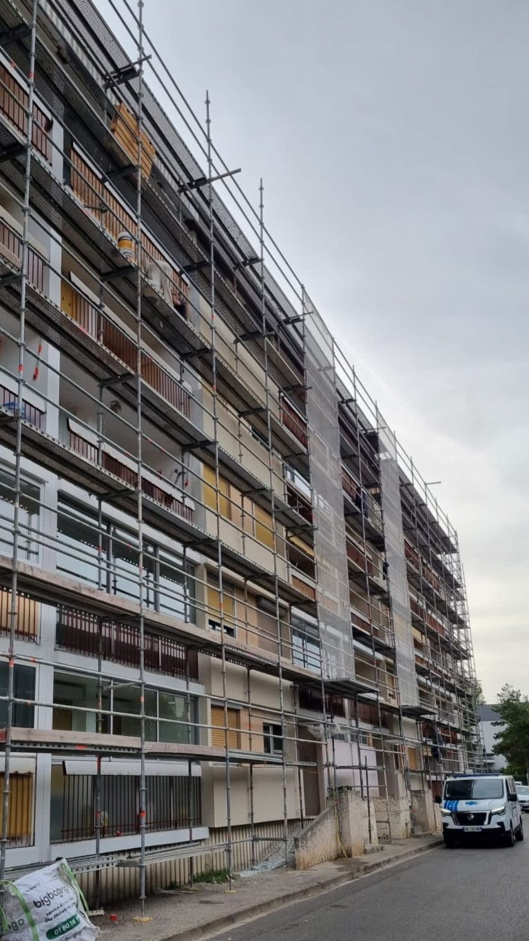 Agence M Com Marseille La Facade Provencale Marseille Ravalement Facade Isolation Bardage Bois